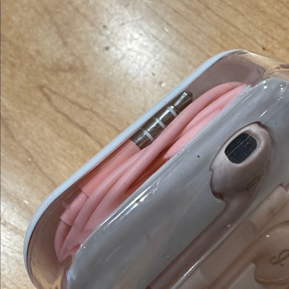 Juicy Couture Pink Wired Earbuds with Case new - Picture 4 of 4